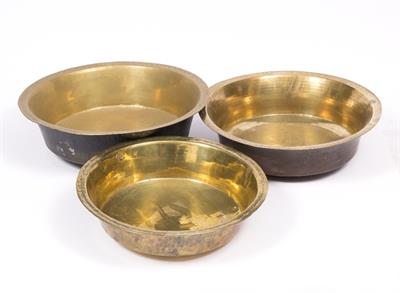 Lot 235 - A GRADUATED SET OF THREE ANTIQUE BRASS CIRCULAR BOWLS