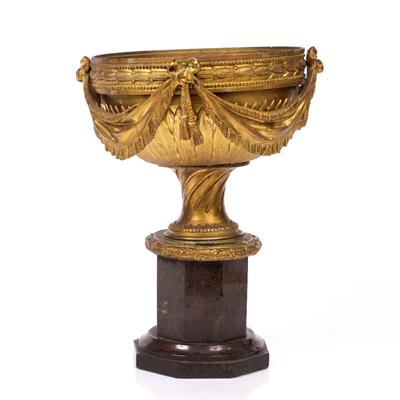 Lot 245 - A GILT ORMOLU ROSE BOWL