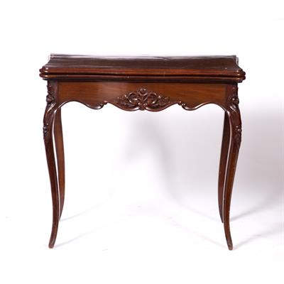 Lot 269 - A 19TH CENTURY MAHOGANY SERPENTINE FOLD OVER CARD TABLE