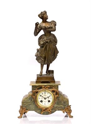 Lot 277 - A FRENCH GREEN ONYX MANTEL CLOCK