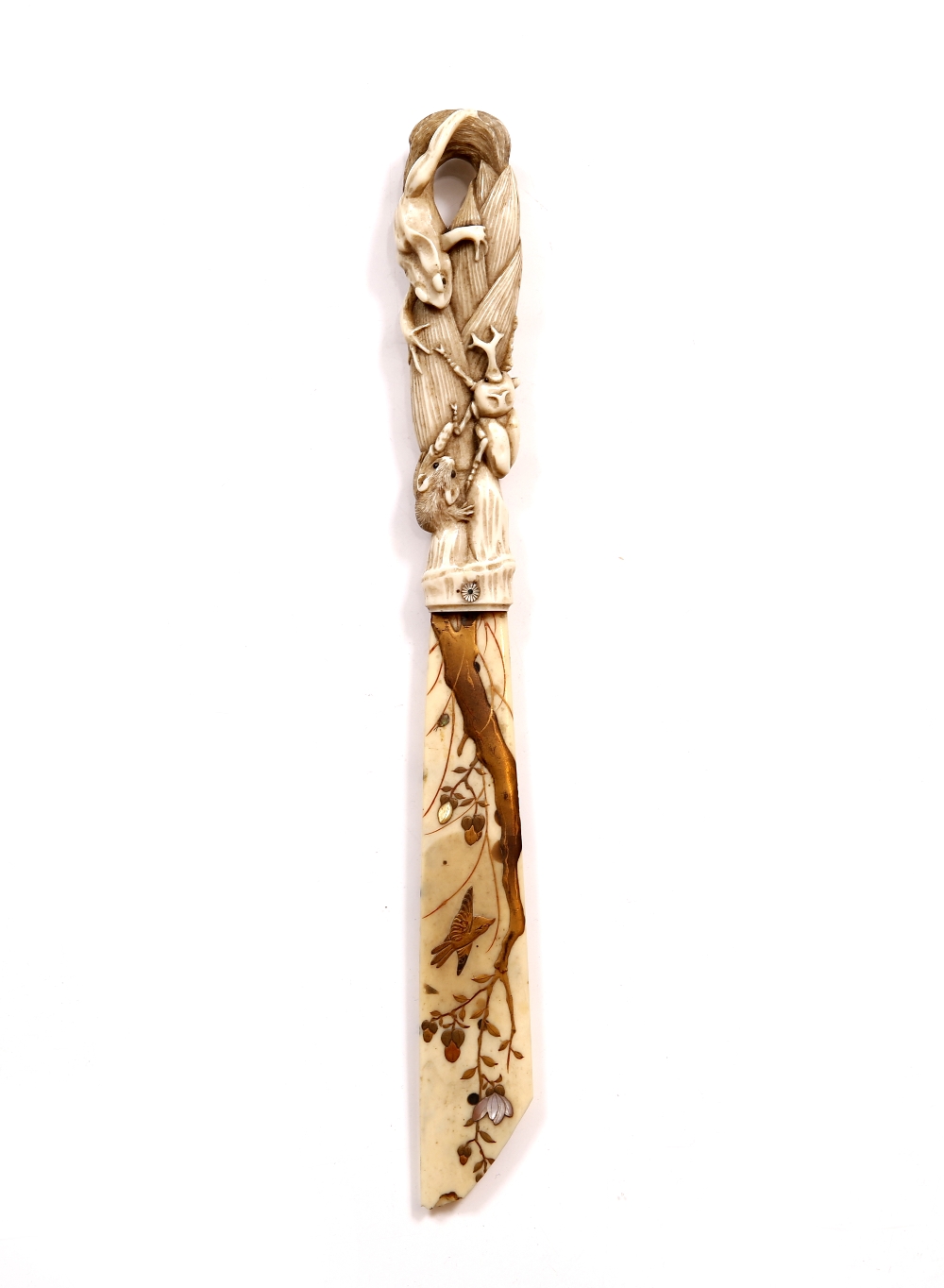 Lot 284 - A 19TH CENTURY JAPANESE SHIBAYAMA DECORATED IVORY PAGE TURNER