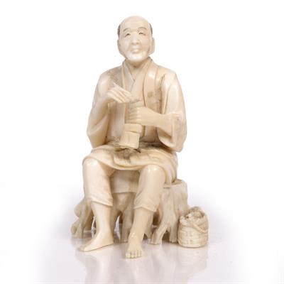 Lot 292 - A JAPANESE MEIJI PERIOD CARVED IVORY OKIMONO