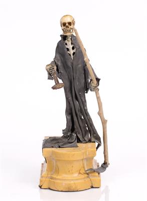 Lot 301 - AN 18TH CENTURY IVORY MOMENTO MORI SKULL