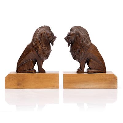 Lot 332 - A PAIR OF 20TH CENTURY CARVED OAK BOOKENDS