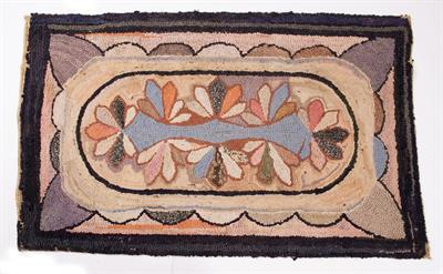 Lot 355 - AN AMERICAN STYLE HOOKED RUG