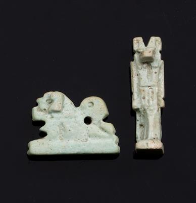 Lot 407 - AN ANCIENT EGYPTIAN FAIENCE FUNERARY AMULET