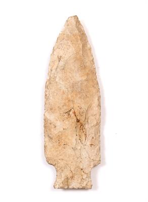 Lot 424 - A NATIVE AMERICAN INDIAN FLINT SPEAR HEAD