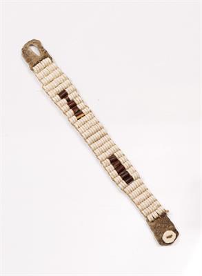 Lot 428 - A SOUTH AFRICAN SAN 'BUSHMAN' BRACELET