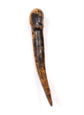 Lot 431 - AN INDONESIAN DAYAK TUSK SHAPED CHARM