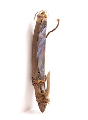 Lot 456 - A NEW ZEALAND MAORI FISHING LURE