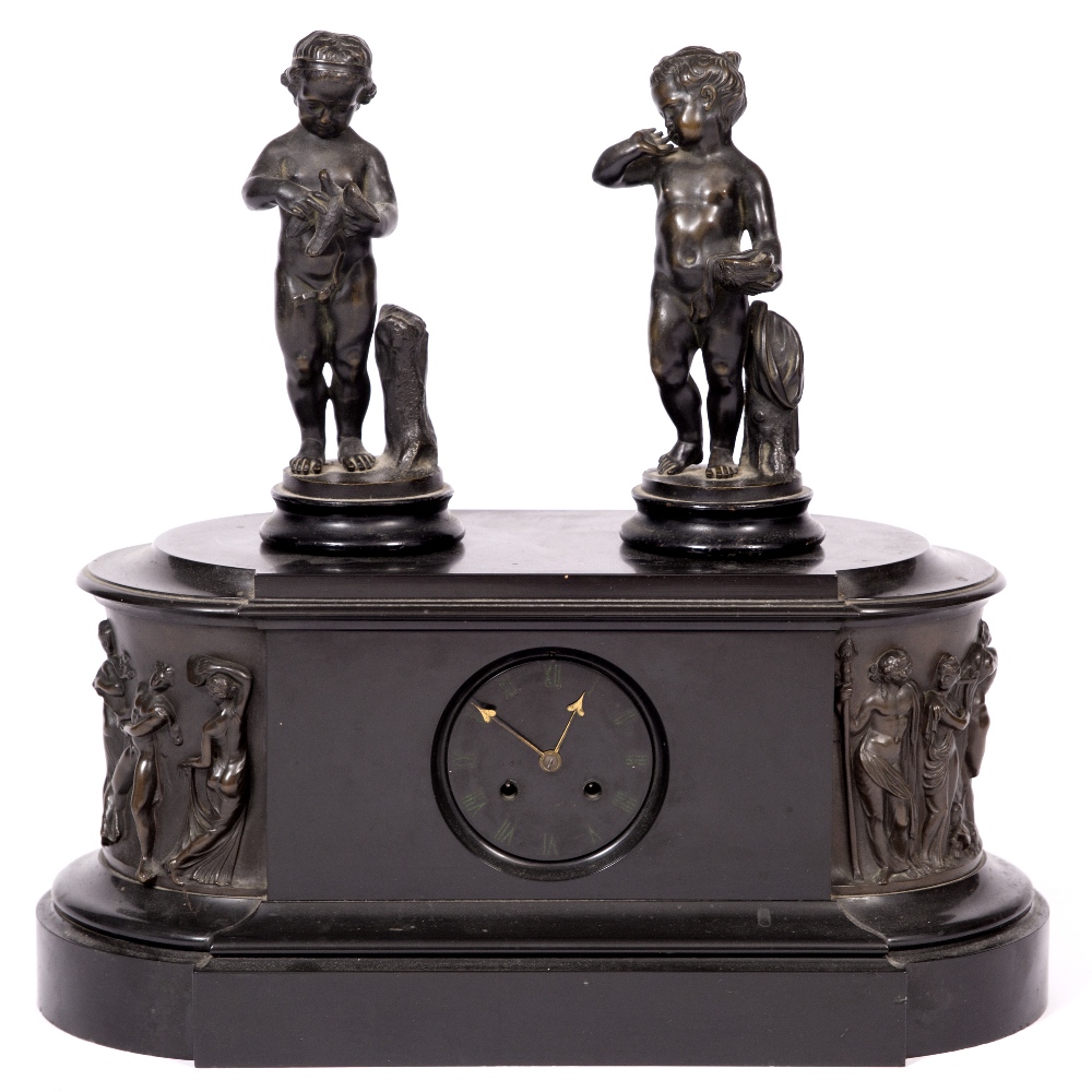 Lot 118 - A HEAVY BLACK SLATE VICTORIAN MANTEL CLOCK