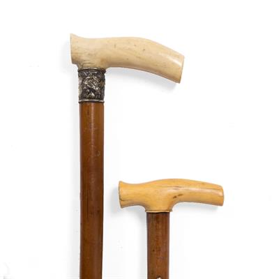 Lot 149 - A 19TH CENTURY MALACCA CANE