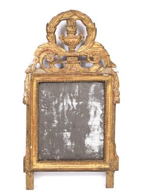 Lot 241 - AN 18TH CENTURY GILTWOOD SMALL WALL MIRROR