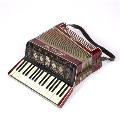 Lot 282 - A VINTAGE ITALIAN ALVARI ACCORDION