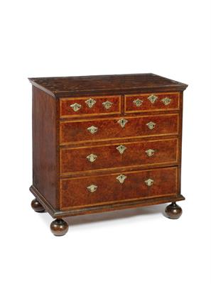Lot 10 - AN 18TH CENTURY BURR WALNUT AND MAHOGANY FEATHER BANDED CHEST OF TWO SHORT AND THREE LONG DRAWERS