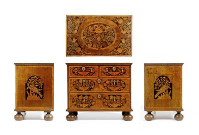 Lot 33 - A WILLIAM AND MARY MARQUETRY CHEST OF TWO SHORT AND TWO LONG DRAWERS