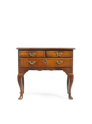 Lot 38 - AN 18TH CENTURY WALNUT AND FEATHER BANDED LOW BOY
