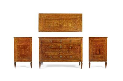 Lot 44 - AN 18TH CENTURY ITALIAN MARQUETRY WALNUT COMMODE consisting of three long drawers
