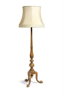 Lot 67 - AN OLD OAK PARCEL GILT LAMP STANDARD with reeded column