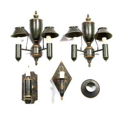 Lot 82 - A PAIR OF FAUX MARBLE AND PARCEL GILT TOLEWARE TWO BRANCH WALL LIGHTS