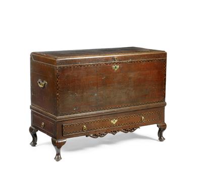 Lot 88 - A GEORGE III OAK MULE CHEST with caddy top