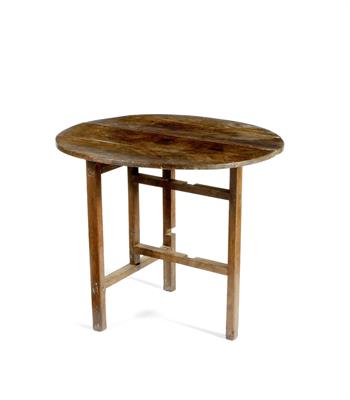 Lot 127 - AN ANTIQUE ELM FOLDING CIRCULAR OCCASIONAL TABLE with planked top