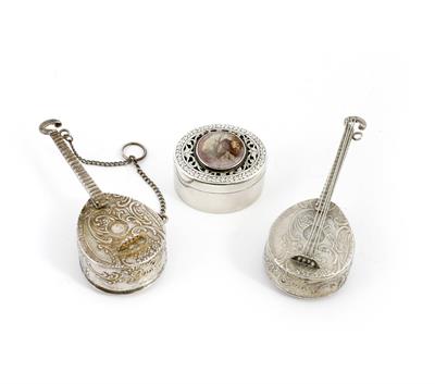 Lot 285 - AN IMPORTED SILVER SNUFF BOX in the form of a miniature lute 8cm in length