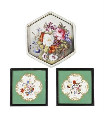 Lot 305 - AN EARLY 19TH CENTURY ENGLISH PORCELAIN HEXAGONAL PLAQUE centrally decorated with flowers on a mossy