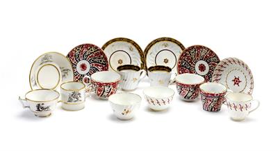 Lot 316 - A GROUP OF 18TH CENTURY WORCESTER TEA AND COFFEE WARES consisting of two Queen Charlotte pattern tea