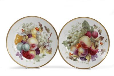 Lot 318 - A PAIR OF EARLY 19TH CENTURY DERBY CABINET PLATES painted with fruit by Thomas Steele within a gilt