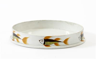 Lot 357 - AN EARLY 19TH CENTURY ENGLISH PEARLWARE CHAFING DISH decorated with fish 23cm diameter