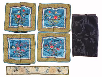 Lot 400 - AN IRANIAN QASHQAI WOOLLEN HORSE COVER with geometric decoration to the central filed within a bande