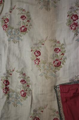 Lot 418 - A PAIR OF 19TH  CENTURY FRENCH LINEN CURTAINS decorated with posies of flowers and with a decorative