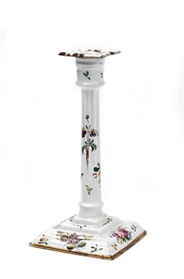 Lot 481 - A GEORGE III BATTERSEA ENAMEL CANDLESTICK of white ground decorated with floral sprays with square d