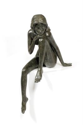 Lot 615 - AN UNSIGNED BRONZE SCULPTURE of a nude girl