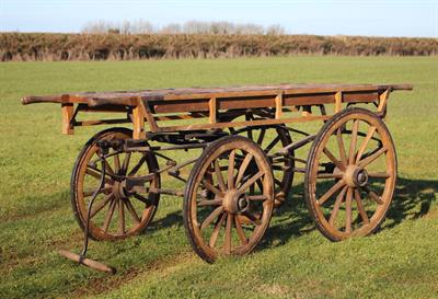 Lot 622 - A VICTORIAN OAK