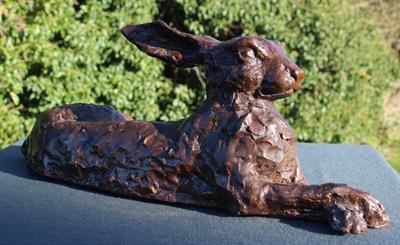 Lot 713 - JOHN COX (CONTEMPORARY SCHOOL) 'RESTING HARE'