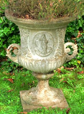 Lot 763 - AN EARLY TO MID 20TH CENTURY COMPOSITE STONE URN of campagna form