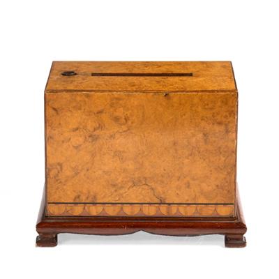 Lot 455 - Art Deco period cigarette dispenser