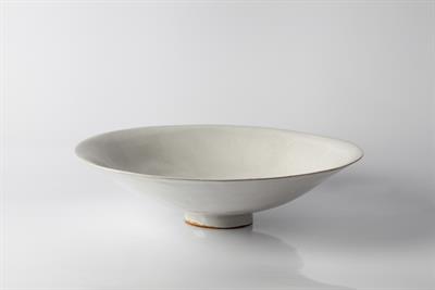 Lot 75 - James Tower (British, 1919-1988)
Bowl, 1981
crackled white glaze
signed and dated
9