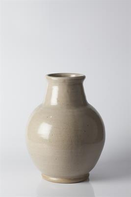 Lot 100 - Philip Smeale Wadsworth (British, 1910-1991)
Vase
oatmeal glaze
incised potter's initials and