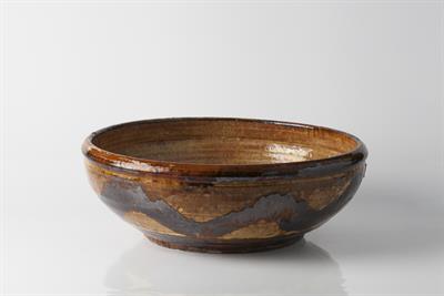 Lot 140 - Michael Cardew (British, 1901-1983) (attributed to) at Winchcombe Pottery
Bowl, circa 1928
decorated