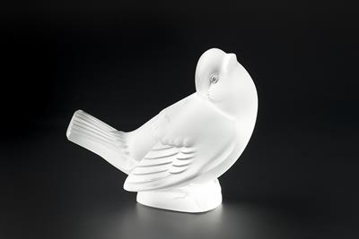 Lot 167 - Lalique of France
Sparrow paperweight
frosted glass
etched 'Lalique, France'
10