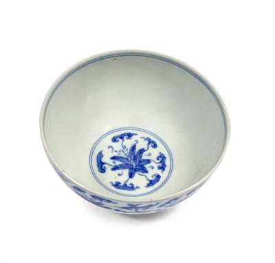 Lot 2 - A Chinese blue and white porcelain bowl