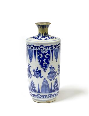 Lot 4 - A Chinese blue and white cylindrical bottle vase