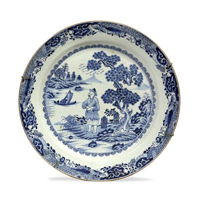Lot 21 - A Chinese blue and white porcelain charger