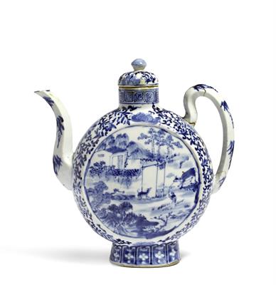Lot 27 - A Chinese moon shaped blue and white porcelain teapot