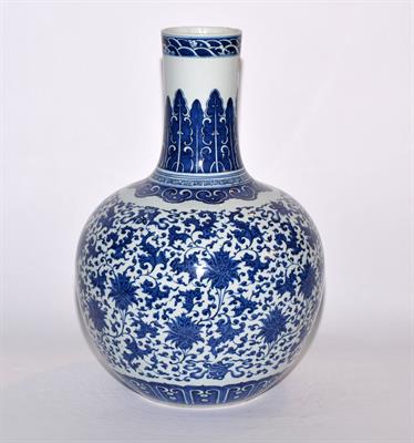 Lot 45 - A Chinese blue and white baluster large vase