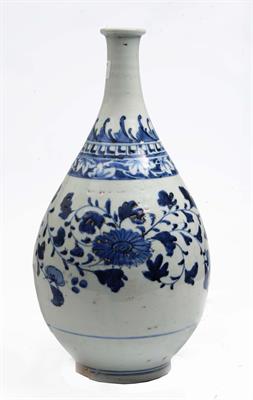 Lot 47 - A Vietnamese blue and white porcelain tall bottle vase