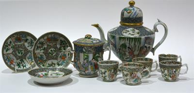 Lot 82 - A Chinese famille verte part service